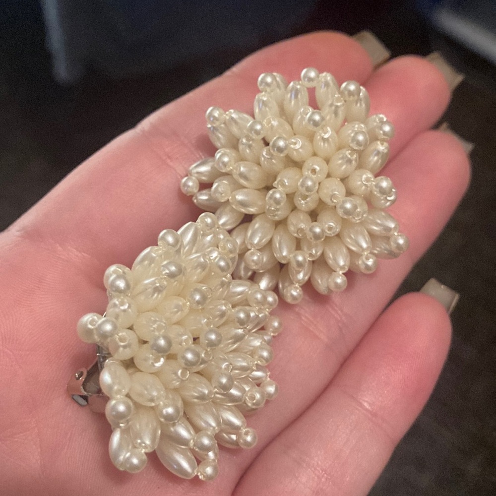 Beautiful clip on earrings vintage